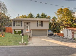 1820 Hilltop Village Ln, Imperial, MO 63052