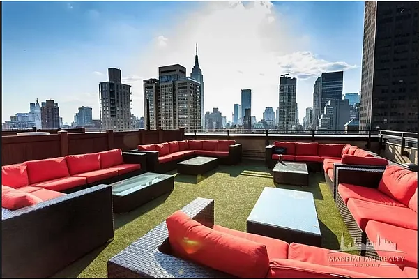 Rented by Manhattan Realty Group | media 9