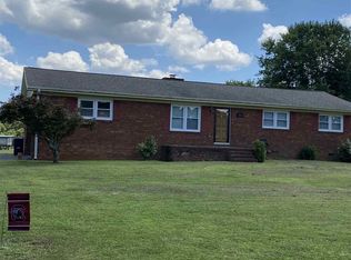 160 Twin Creek Dr, Boiling Springs, SC 29316