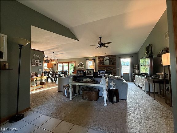 4th image of 2627 Greenbriar Ln
