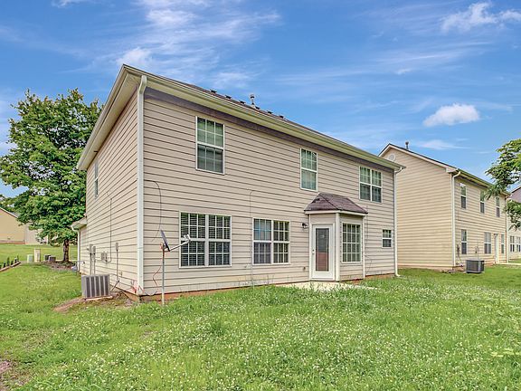 3rd image of 121 Avonwood Cir