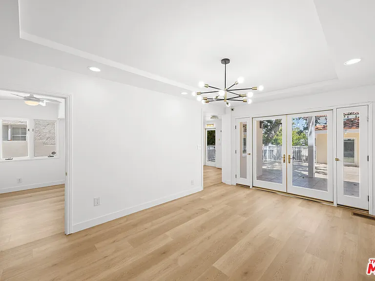 244 S Almont Dr — Photo 23