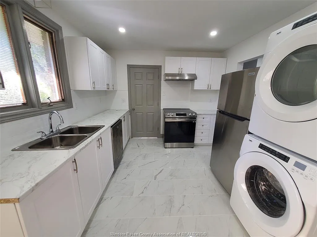 3 bed, $2,000 — Photo 3