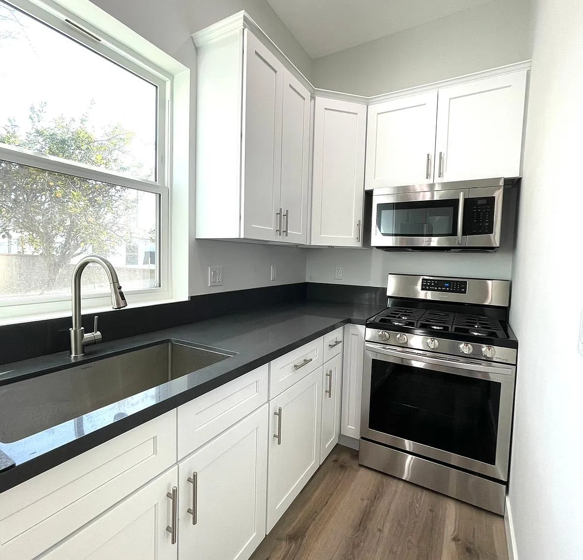 W 141st St, Hawthorne — Photo 4