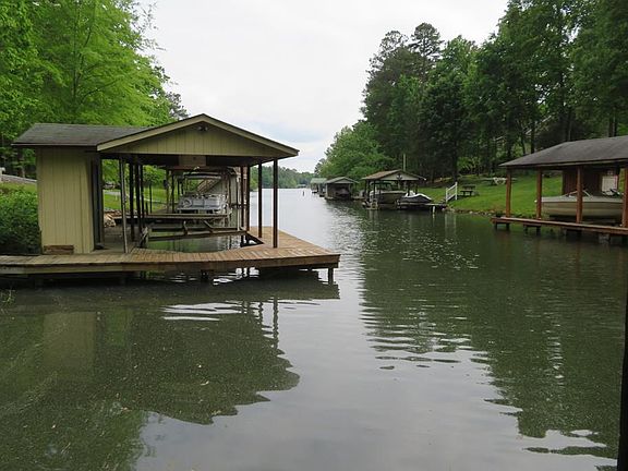 3rd image of 27 Waterside Dr
