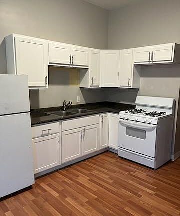 2nd image of 213-215 4th St #213-1