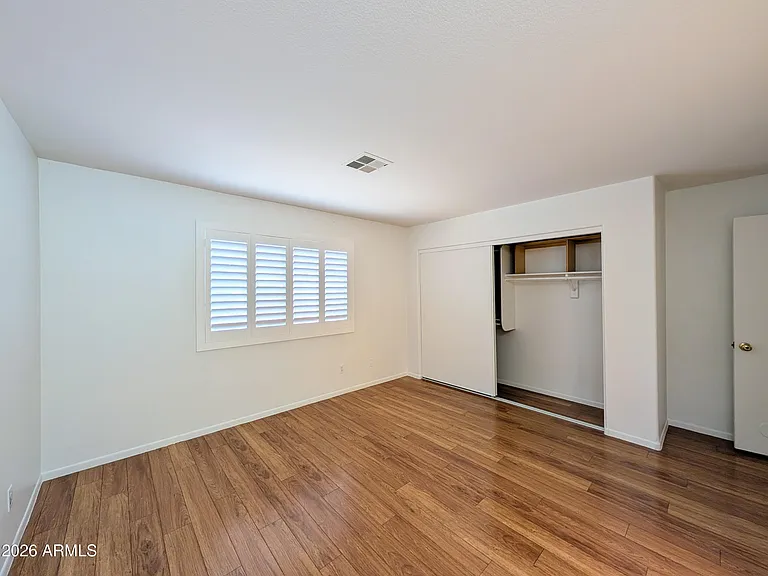 2824 W Angela Dr — Photo 32