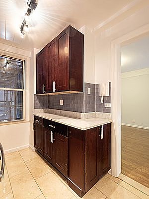 2nd image of 910 W End Ave APT 1E