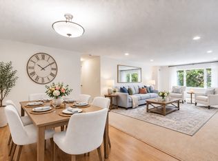 10 Ledgewood Way APT 10, Peabody, MA 01960