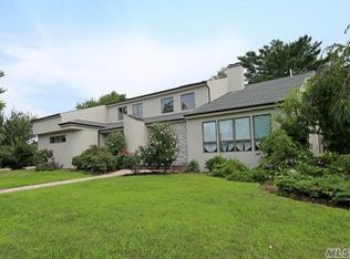 43 Sherwood Ln, Roslyn Heights, NY 11577