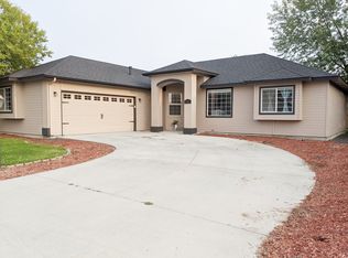 901 W Woodbury Dr, Meridian, ID 83646
