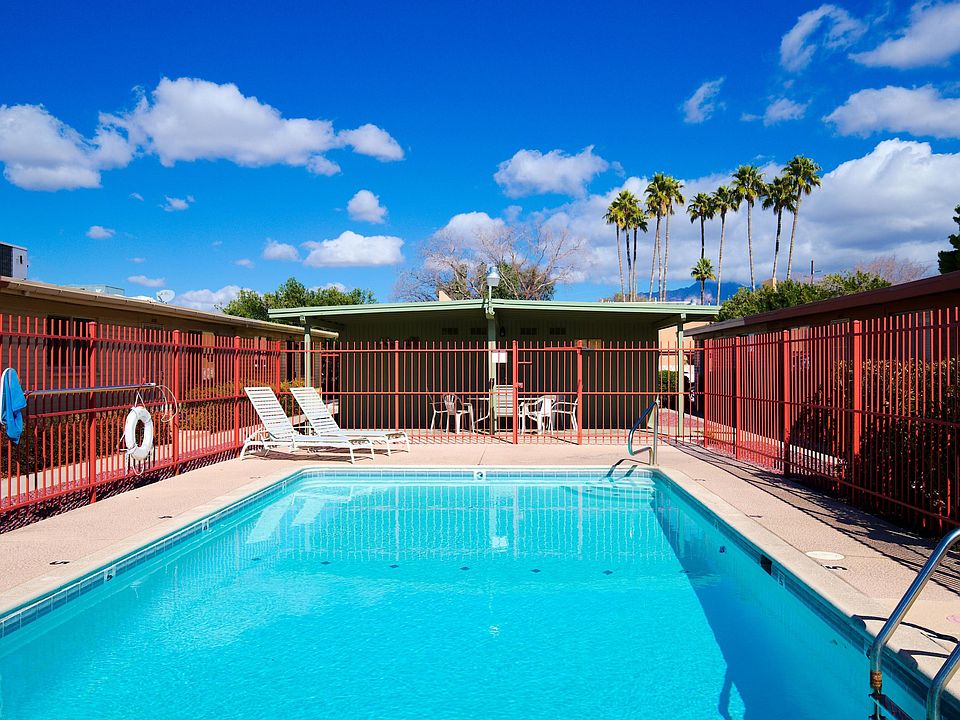1st image of 3039 E Blacklidge Dr