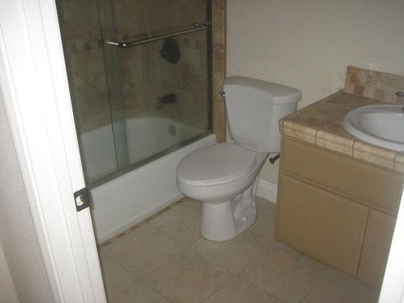 4th image of 210 Royal Glen Dr