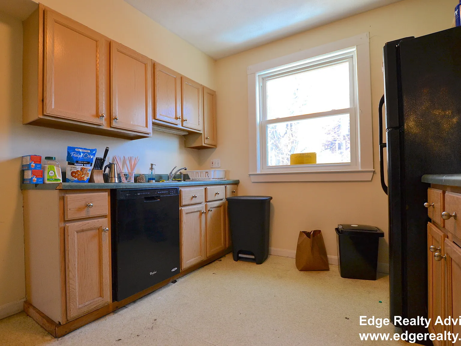 4 bed, 1.0 bath, 2000 sqft, $5,300 — Photo 3