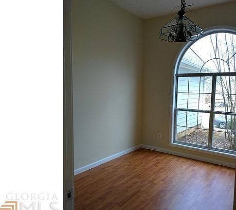 4th image of 594 Sterling Brook Ct