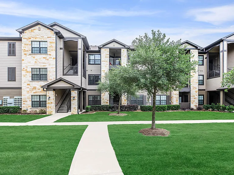 Willow Creek Apartments — Photo 20