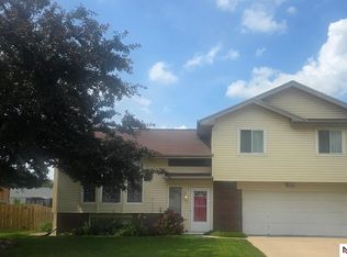 8190 Willit St, Omaha, NE 68122