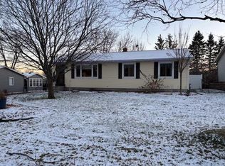 6855 7th St N, Oakdale, MN 55128