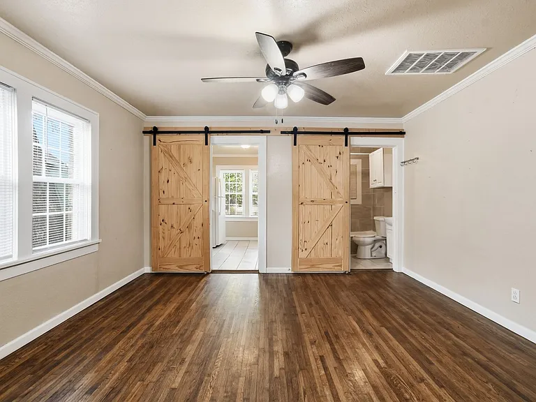 E 8th St Duplex — Photo 7