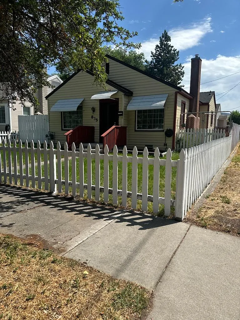 835 Mitchell St photo 1