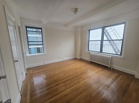 455 W 34th St