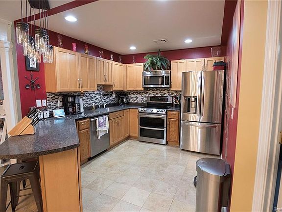 3rd image of 567 Gregory Ct