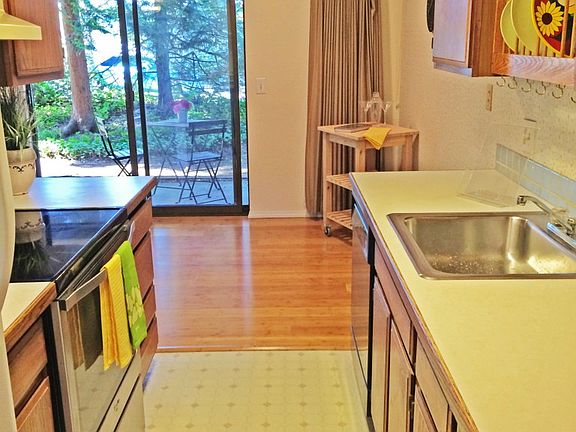 2nd image of 12505 NE 117th Pl APT J5