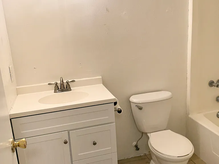 821 NW 13th St #9 — Photo 10