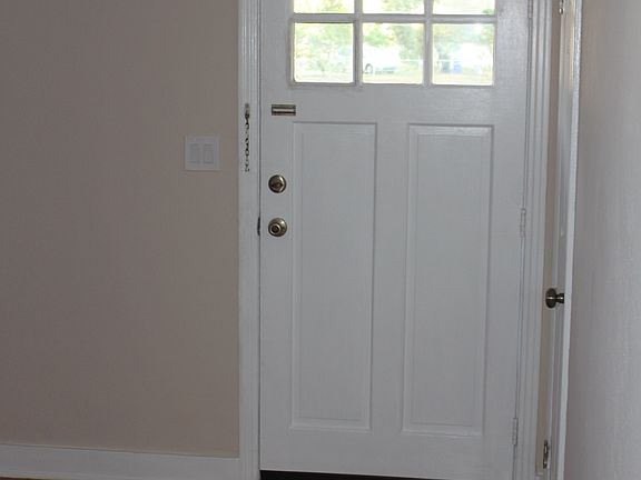 3rd image of 1048 Oakhill St