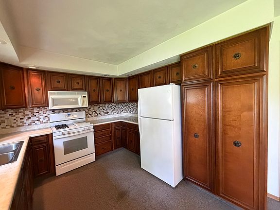4th image of 605 E Market St