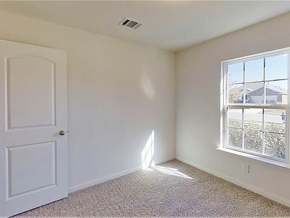 5th image of 1396 Twin Estates Dr