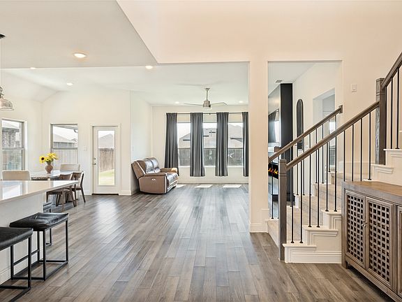 4th image of 2304 Poppy Valley Ln