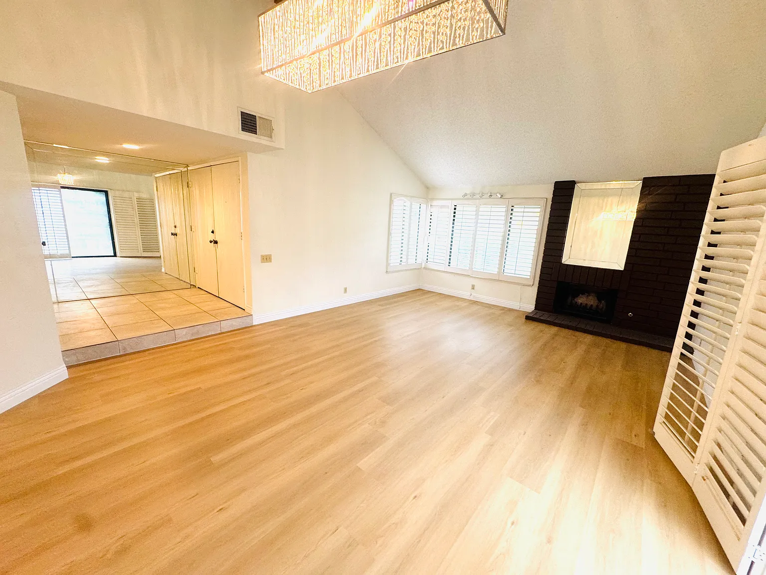 3 bed, 2.5 bath, 1641 sqft, $3,600 — Photo 4