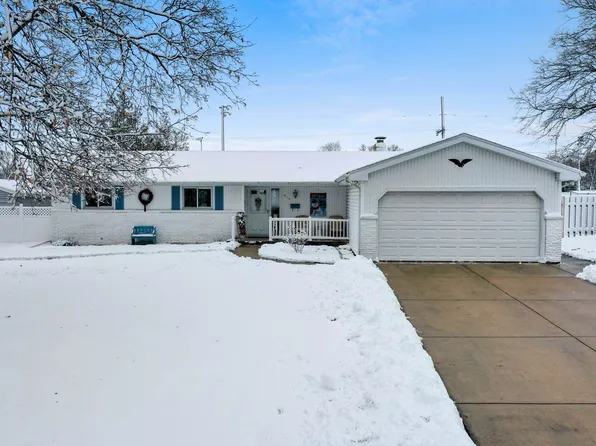 310 Floral Dr, Green Bay, WI 54301