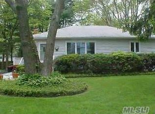 419 Free State Dr, Shirley, NY 11967