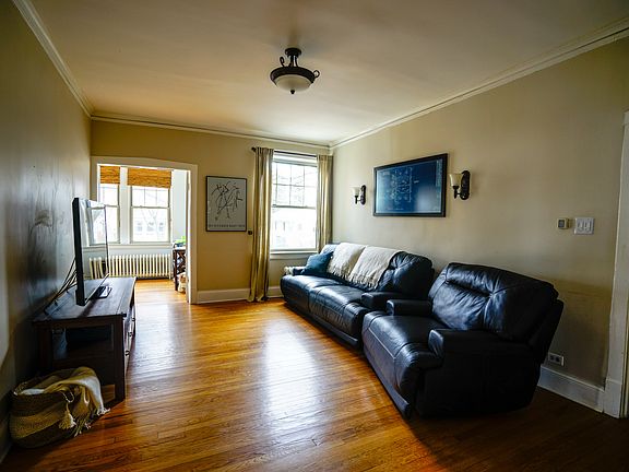 3rd image of 449 N Lombard Ave APT 1