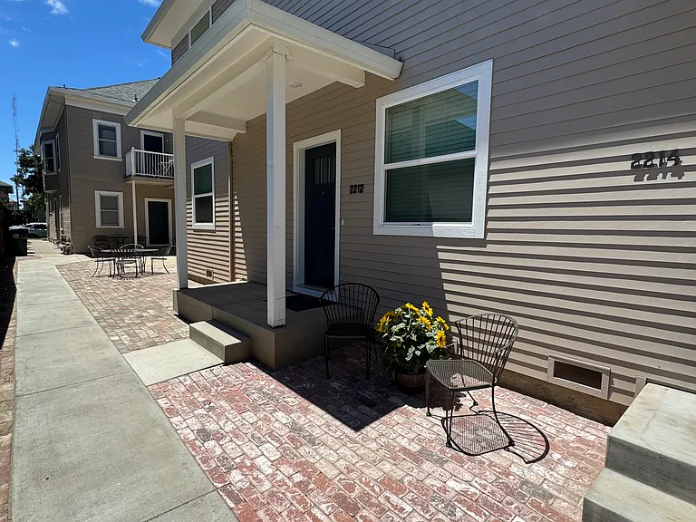 2212 Opera Aly — Photo 1