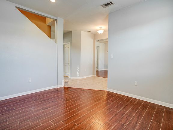 2nd image of 310 Peoria Blvd