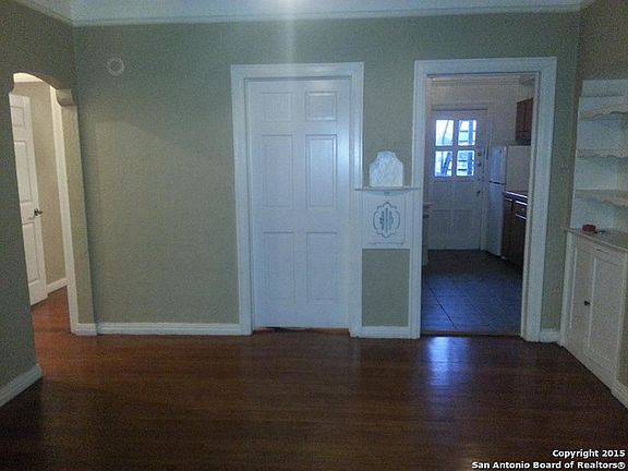 4th image of 412 Club Dr APT 1