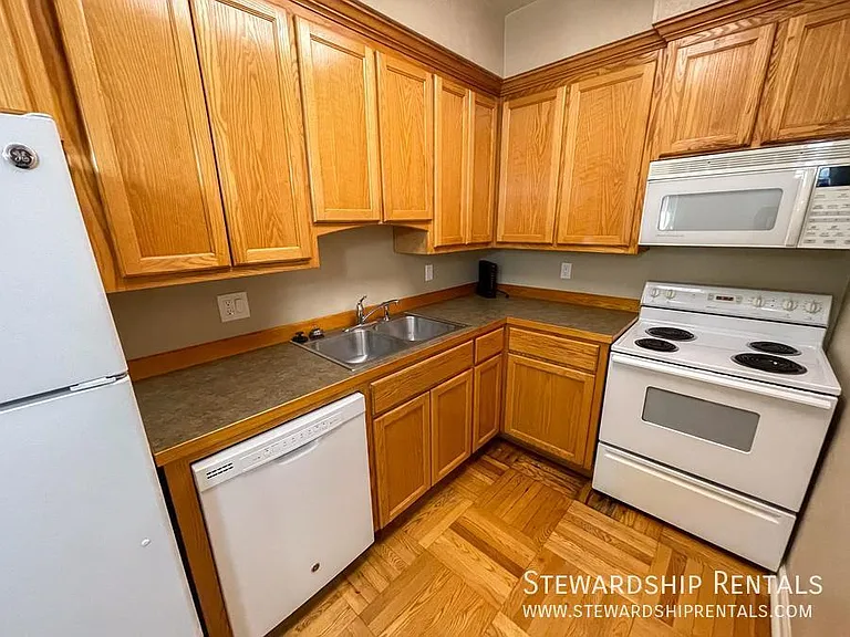 1825 Harris St #5 — Photo 4