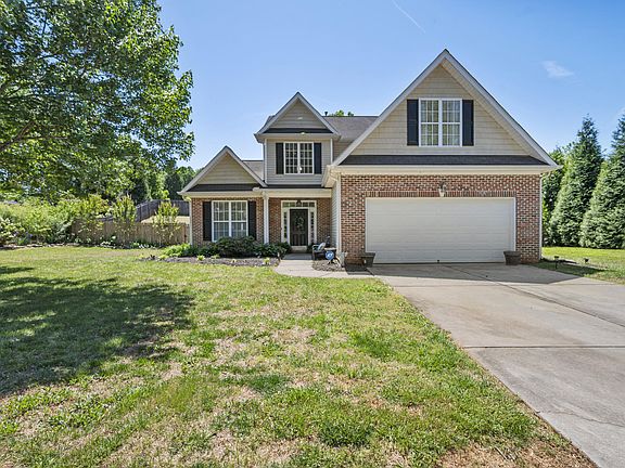 4th image of 904 Edgewater Rd
