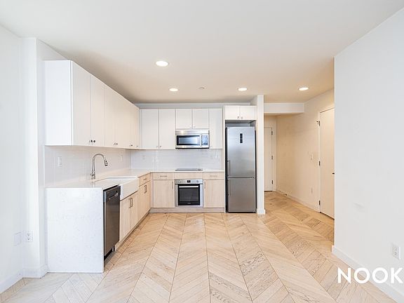 5th image of 144 West St #223