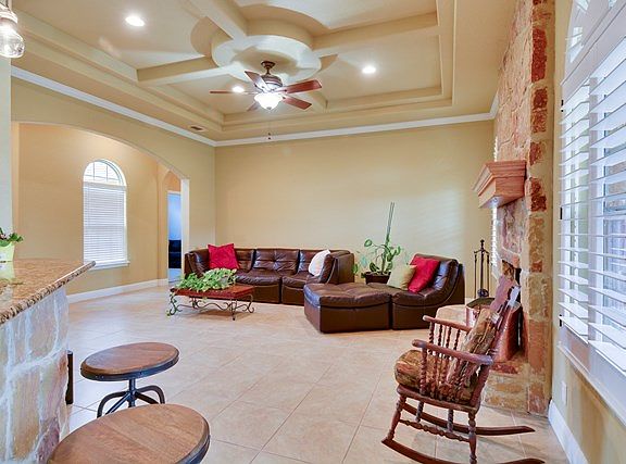 5th image of 1205 Jennifer Ln