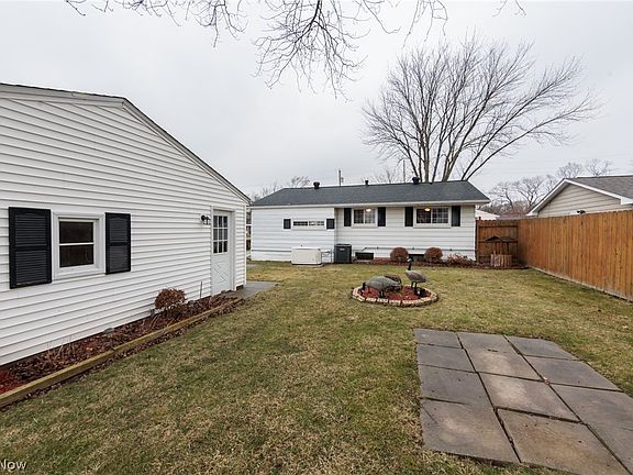 5th image of 913 Rosewood Dr