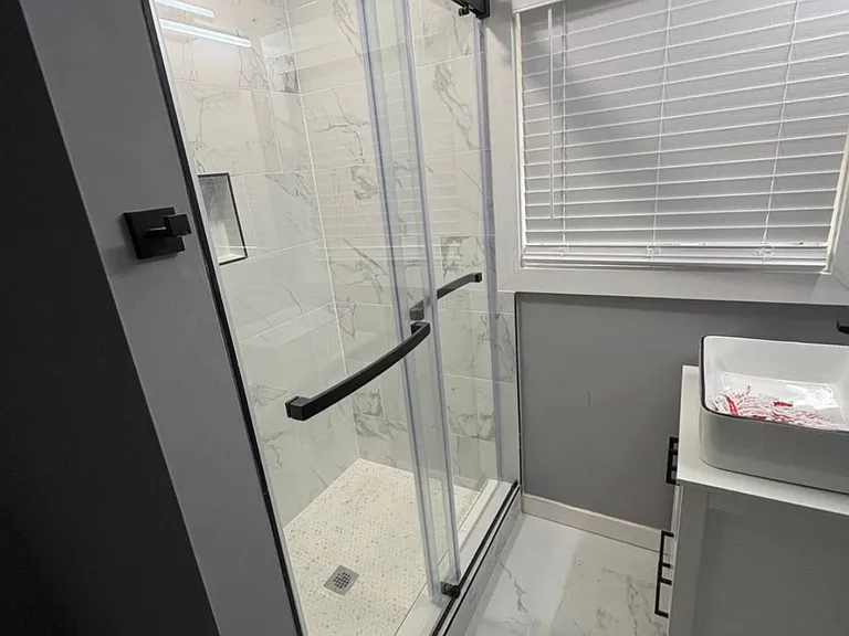 Upstairs hall bathroom