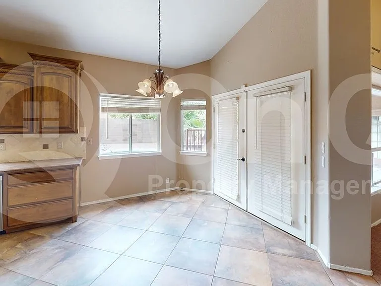 16804 S 25th Pl — Photo 4