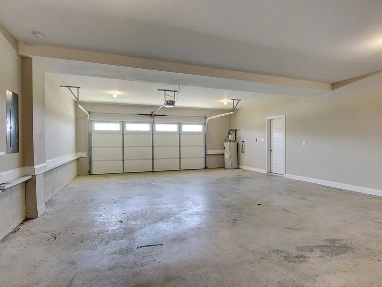 1121 Cardinal Creek Dr — Photo 5