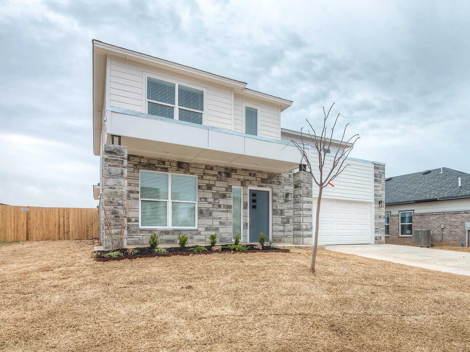 3 bed, 2.5 bath, 2280 sqft, $2,600 — Photo 2
