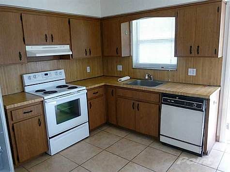 4th image of 125 SW 1st Ct