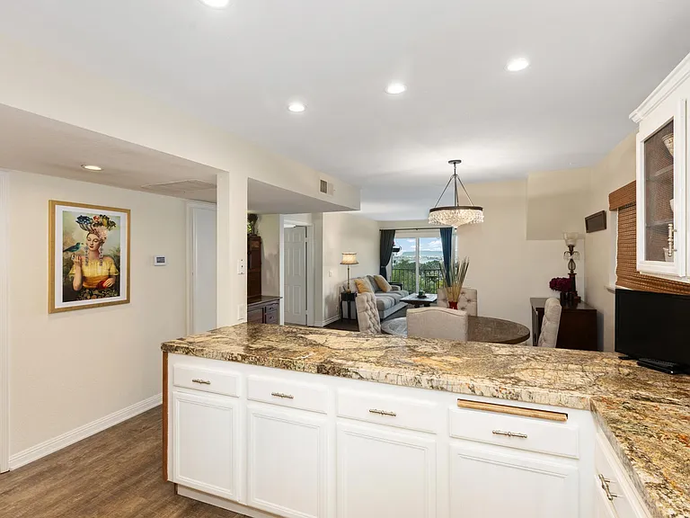 2920 Union St #105 — Photo 4